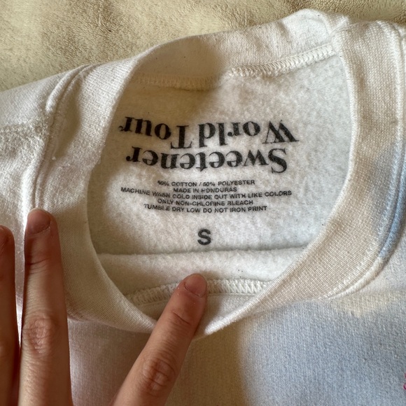 Ariana Grande Sweetener World Tour 2019 Pullover Sweater - Picture 5 of 7